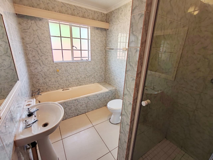 3 Bedroom Property for Sale in Kannoniers Park North West